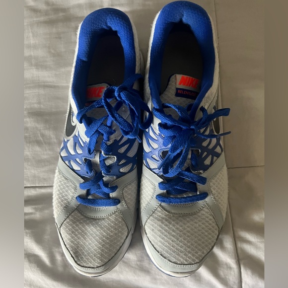 Men’s gray and blue Nike shoes - Picture 1 of 4